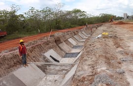 Se tienen tres frentes activos de obras de la Avda. General Aquino en Luque.