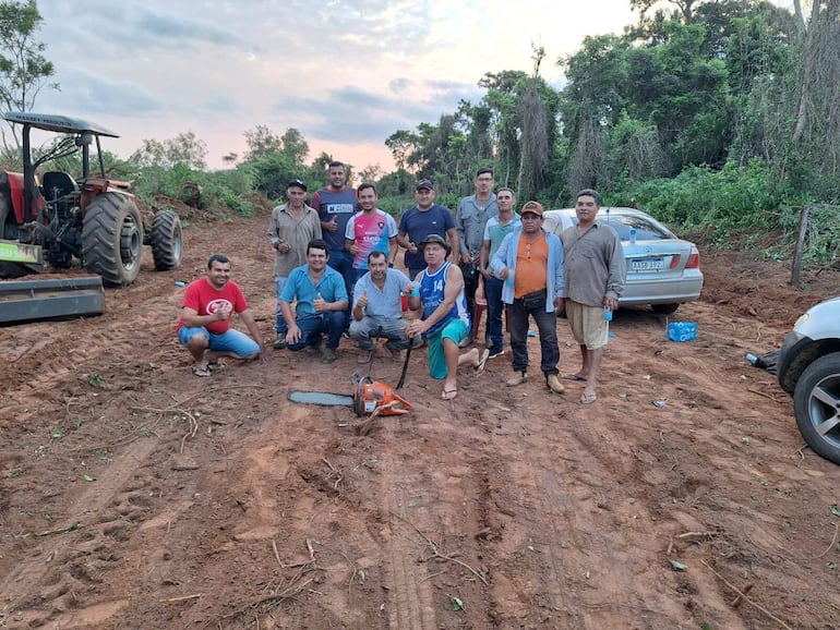 Los lugareños contribuyeron también con la apertura del camino vecinal.