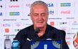 El entrenador de la selección nacional, Gustavo Alfaro (63 años), habla en conferencia de prensa previo al debut mundialista.