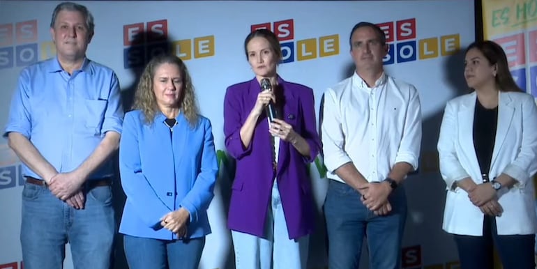 Soledad Núñez oficializa candidatura en Asunción y apunta a las "mafias" de la Municipalidad - Nacionales