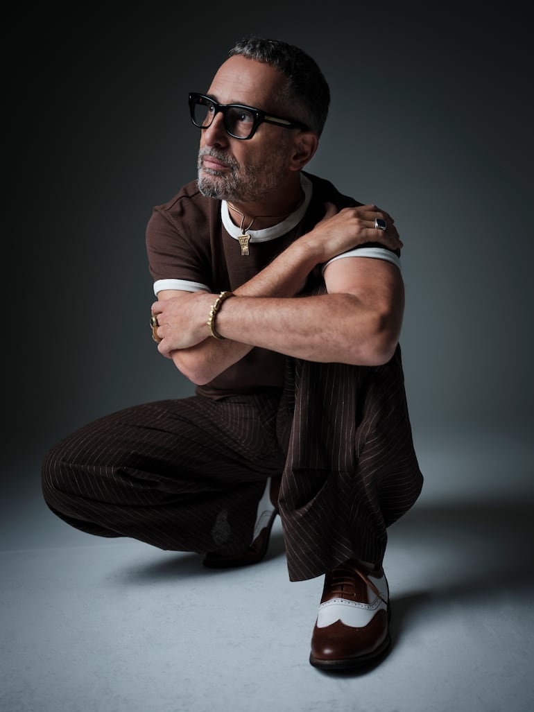 El cancionista uruguayo radicado en Madrid ahonda en sus raíces y se muestra cada vez más desarrollando el ejercicio de la gratitud.