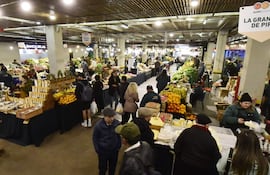 Mes de aniversario del Agroshopping en el Shopping Mariscal. ABC Color.