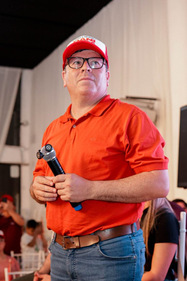 Mujica obtiene respaldo de colorados independientes hartos del saqueo de Itaipú y la corrupción del Clan ZI