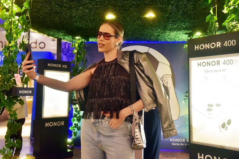 Este nuevo dispositivo realiza selfies profesionales con la cámara frontal de 50MP y el algoritmo de retrato avanzado de HONOR.