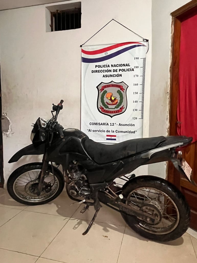 Moto robada recuperada.