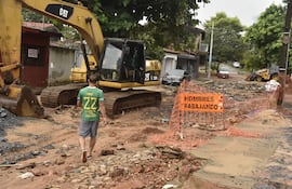 Zona de obras del barrio San Pablo, cuenca Lambaré, uno de los proyectos prometidos por el exintendente Óscar "Nenecho" Rodríguez (ANR-HC), que sigue inconcluso.