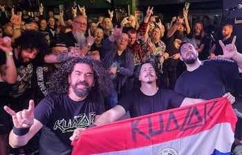 Kuazar al finalizar uno de los conciertos de la gira.