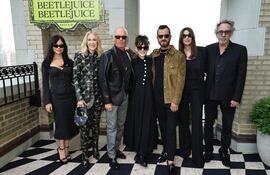 Jenna Ortega, Catherine O'Hara, Michael Keaton, Winona Ryder, Justin Theroux, Mónica Bellucci y Tim Burton promocionando "Beetlejuice Beetlejuice" en Nueva York en el JW Marriott Essex House.