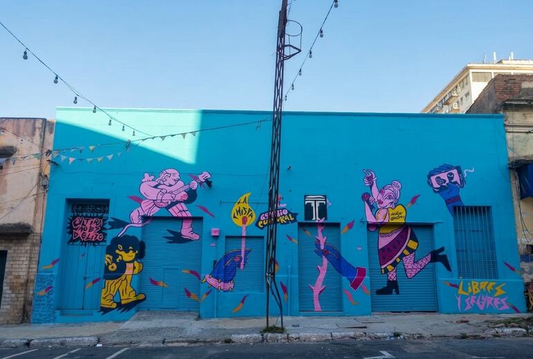 Mural de la nueva sede del Centro Cultural La Chispa, sobre Garibaldi, en Asunción.
