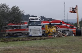 Restos del Iryo que descarriló y posteriormente chocó contra un Alvia el pasado domingo aún en la vía.