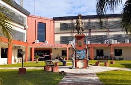 Fachada de la Municipalidad de Pilar.