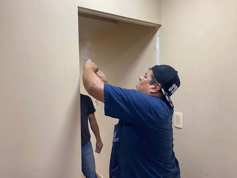 Desmantelan las oficinas del Congreso que fueron instaladas en la planta baja, ocupando el espacio del Comedor.