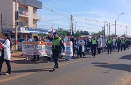 Continúa la huelga de trabajadores de blanco del Ministerio de Salud Pública en el departamento de San Pedro, con movilizaciones