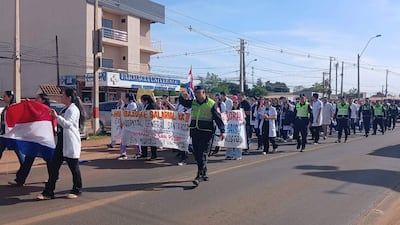 Continúa la huelga de trabajadores de blanco del Ministerio de Salud Pública en el departamento de San Pedro, con movilizaciones