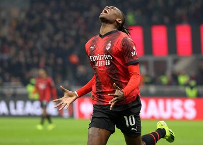 Rafael Leao celebra el gol que marcó en el triunfo del AC Milan