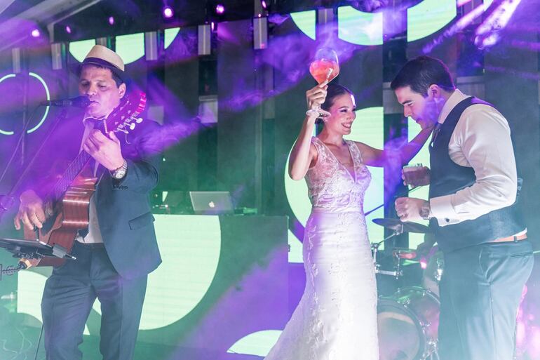 Los temas musicales fueron seleccionados por el DJ Hallam, animaron  Gabriel Monzón y The Kilks.