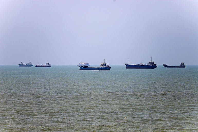 Irán confirma que estrecho de Ormuz "está completamente abierto" para barcos comerciales - Mundo