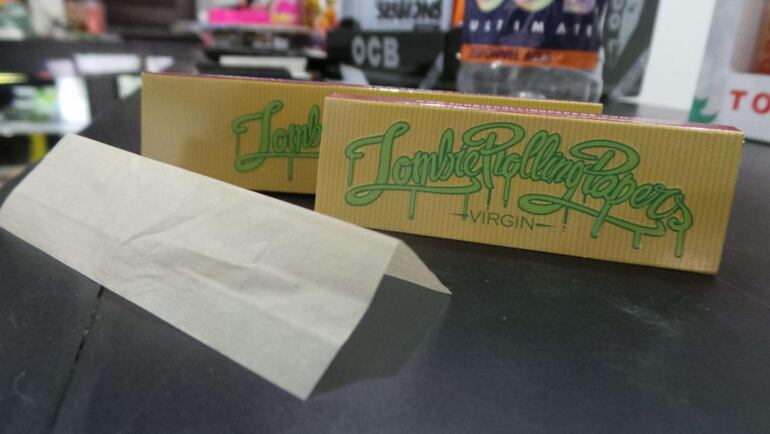 Hay una marca nacional de papelillos&nbsp;para cigarrillos.