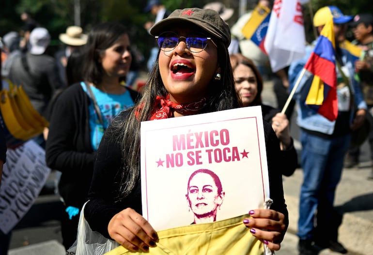 Marcha contra el intervencionismo de Estados Unidos en México.