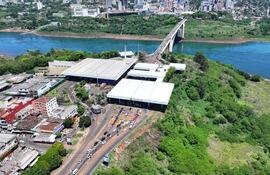 El puente de la Amistad quedará bloqueado parcialmente mañana domingo.