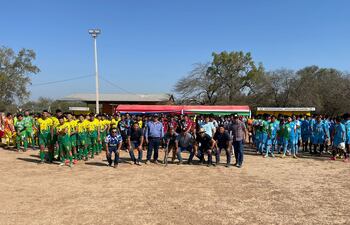 Imagen de los equipos competidores que arrancaron la competencia el fin de semana último.