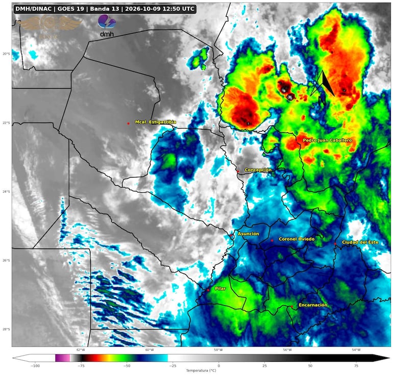 Mapa satelital con temperaturas y precipitaciones, destacando ciudades como Asunción y Ciudad del Este.