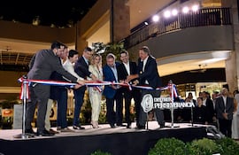 Corte de cinta en la inauguración de Distrito Perseverancia.