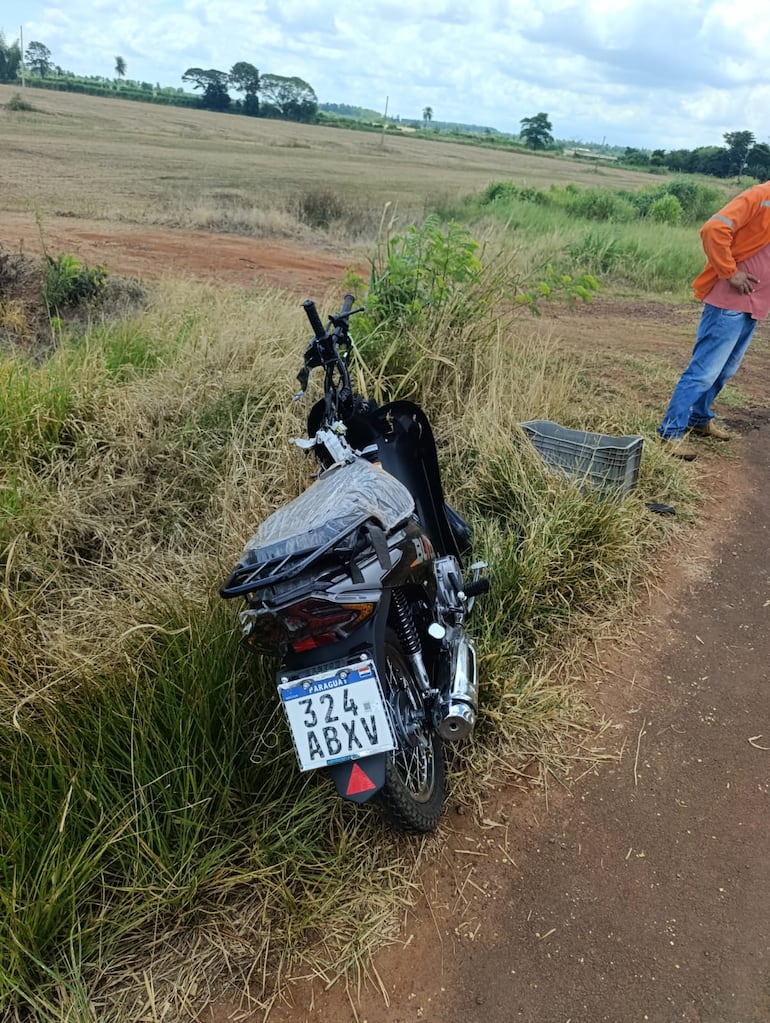 La motocicleta involucrada en el accidente fatal, tuvo serios daños materiales.
