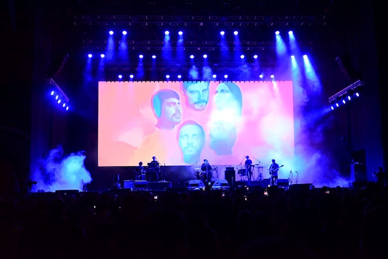 La banda argentina El Mató a un Policía Motorizado en el escenario del Asunciónico 2026,