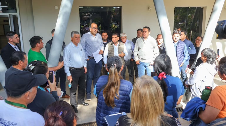 Días atrás las autoridades de la Municipalidad de Itauguá, y de la Gobernación de Central ayudarse mutuamente para reconstruir el Mercado Municipal.