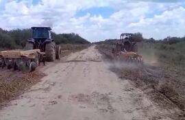 Ante la falta de respuesta de las autoridades, los pobladores realizaron vaquita para contratar maquinarias.