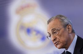 El español Florentino Pérez, presidente del Real Madrid, interviene en la presentación del XI Corazón Classic Match en el estadio Santiago Bernabéu, en Madrid.
