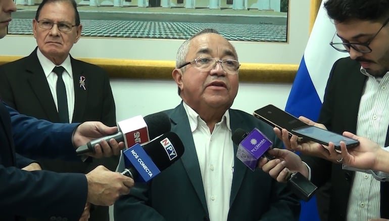 Rectores de universidades públicas calificaron de “irracional” e “ilógico”  que el proyecto del cartismo que elimina las bonificaciones salariales del 2026 afecte a docentes, investigadores y decanos entre otros miembros de las altas casas de estudio. Urgen a la Cámara de Diputados modificar el proyecto con media sanción del Senado para que no afecte a las universidades.