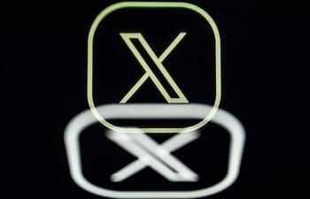 La red social X suspendió el criticado uso de los datos personales de sus usuarios europeos para entrenar a su programa de inteligencia artificial, indicó un comunicado de la comisión irlandesa de protección de datos (DPC, por sus siglas en inglés).