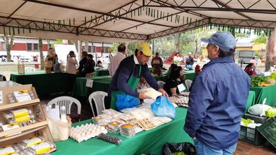 Productores de 18 organizaciones del departamento realizaron en Pilar una gran feria de la agricultura familiar campesina, en el marco de los festejos patronales y fundacionales.