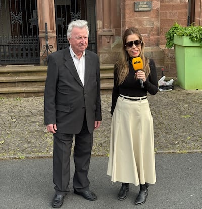 Belén Bogado entrevistando al maestro Luis Szarán para ABC TV.