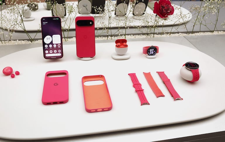 El teléfono inteligente Google Pixel 11 se exhibe durante el evento de lanzamiento de productos “Made by Google”, en Nueva York, el 12 de agosto de 2026.