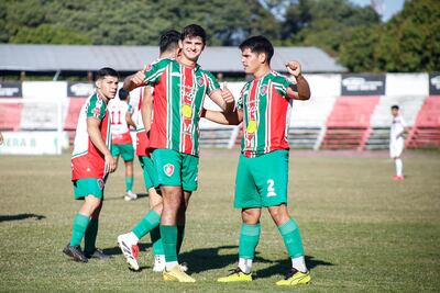 Santiago Benítez festeja su gol, con el que Fulgencio Yegros derrotó por 1-0 a General Díaz.