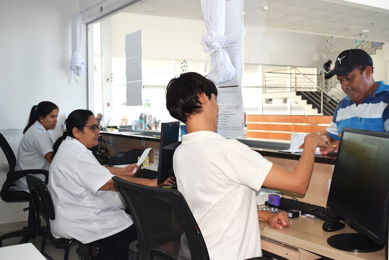 La entrega de medicamento a los asegurados no da abasto.
