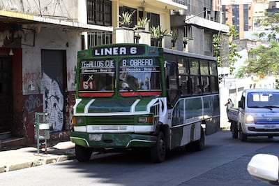 Colectivo de la Línea 6, una de las pocas que sobreviven, del sistema de transporte público interno de Asunción.