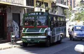Colectivo de la Línea 6, una de las pocas que sobreviven, del sistema de transporte público interno de Asunción.