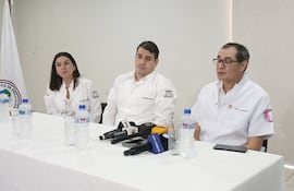 El equipo médico del IPS Ingavi brindó ayer una conferencia de prensa sobre la última denuncia de presunta negligencia médica.