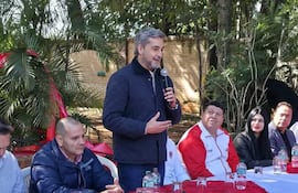 Mario Abdo Benítez en un acto político en Ñemby.