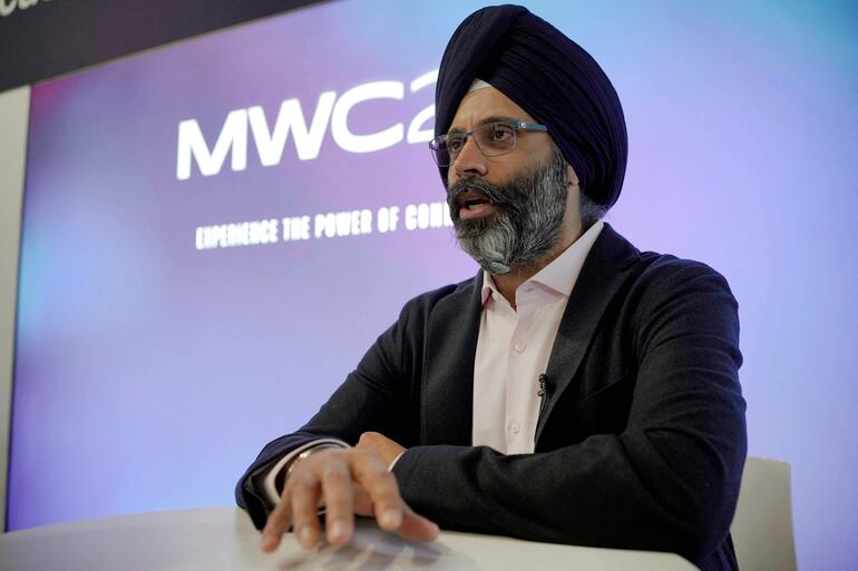 Karandeep Anand, director ejecutivo de Character.AI, habla durante el Mobile World Congress (MWC), la mayor feria y exhibición mundial de tecnología móvil, el 4 de marzo de 2026 en Barcelona.