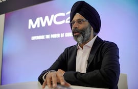 Fotografía de archivo: el director ejecutivo de Character AI, Karandeep Anand, habla durante el Mobile World Congress (MWC), la mayor feria y exhibición mundial de tecnología móvil, el pasado 4 de marzo de 2026 en Barcelona.