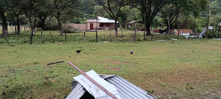 Los afectados por el temporal aguardan ayuda porque quedaron a la intemperie.