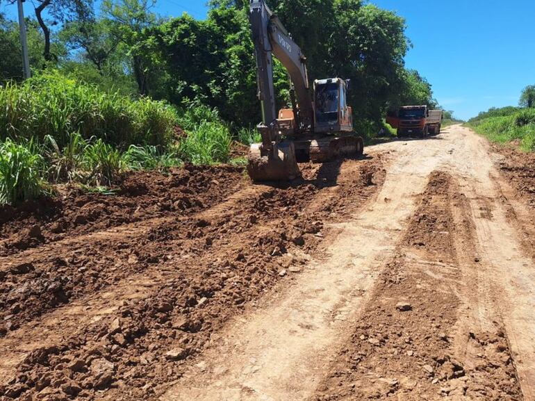 Los remiendos que realizan las dos únicas maquinarias que trabajan en la zona.