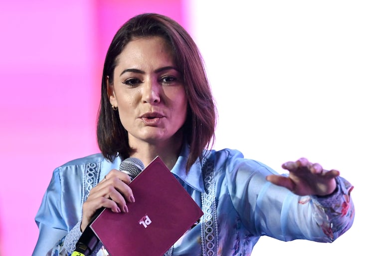 Michelle Bolsonaro, exprimera dama de Brasil y madrastra de Flávio Bolsonaro.