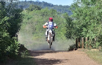 En el Desafío Paraguarí, Juan Gaona (Kayo K6 R) triunfó en la categoría Motos hasta 250 cc.