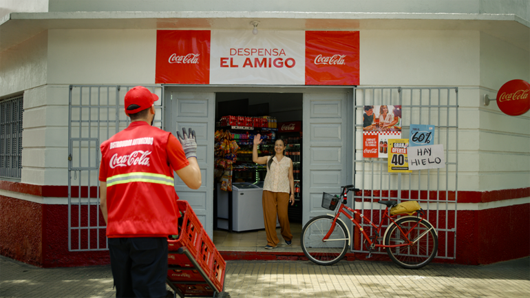 La principal expresión del cambio es Mi Coca-Cola, la plataforma para clientes comerciales; esta permite realizar pedidos, gestionar pagos y administrar la relación con la embotelladora.